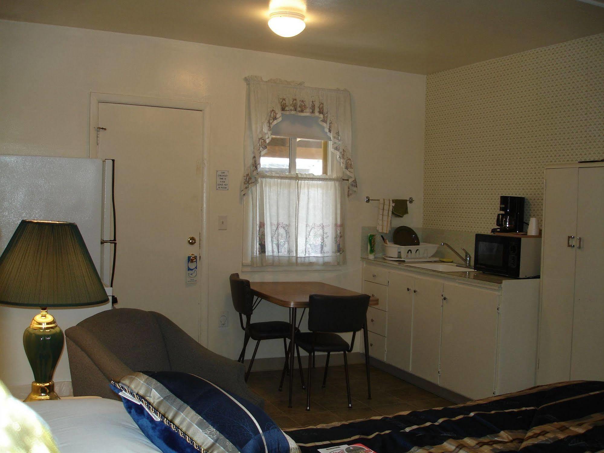 Modoc Inn アルトゥラス エクステリア 写真